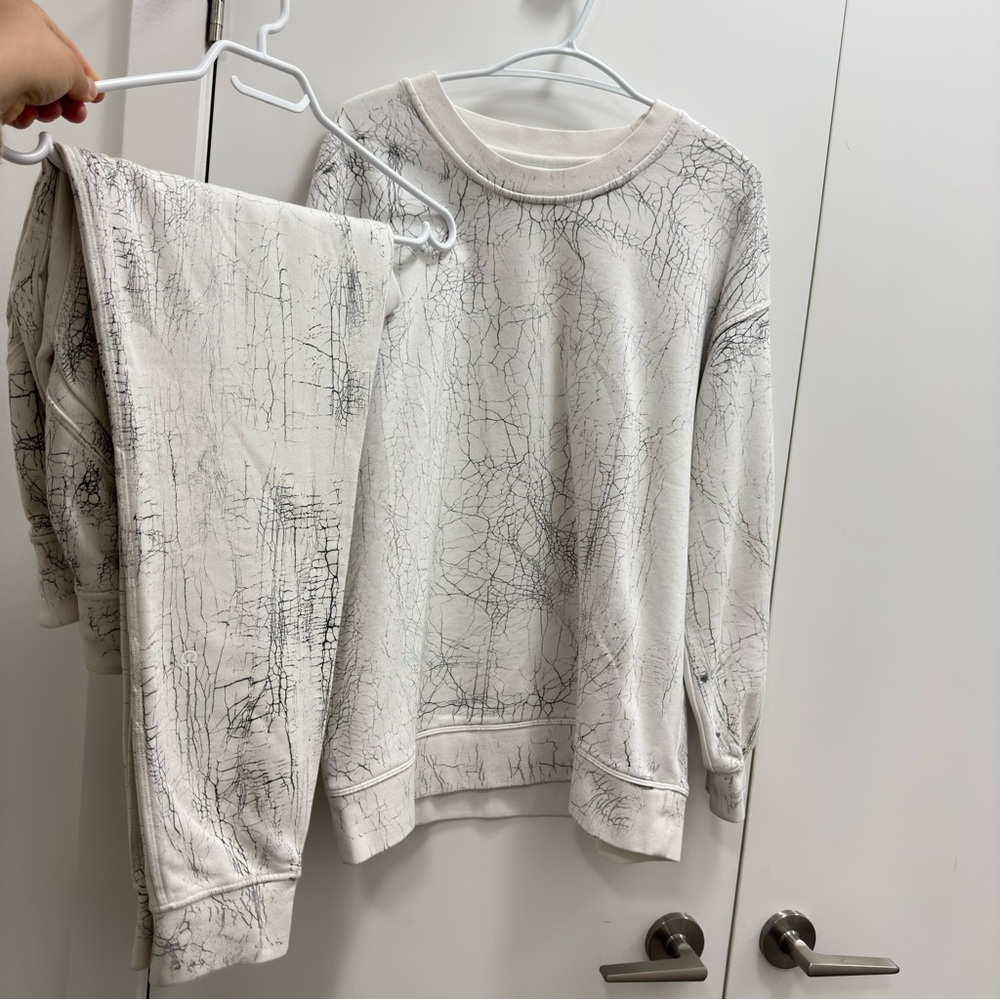 Lululemon set perfectly oversized crew top and warm down jogger